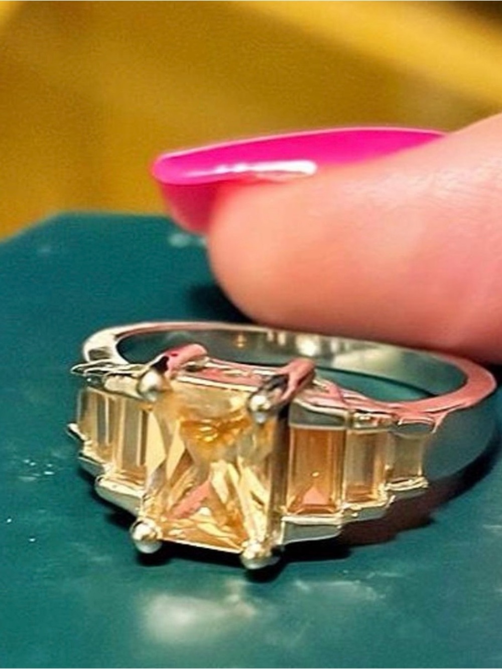 Beautiful ring - Picture 2 of 4